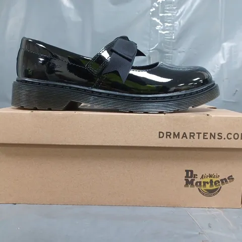 BOXED PAIR OF DR MARTENS MACCY II Y SHOES IN GLOSSY BLACK SIZE UK 4