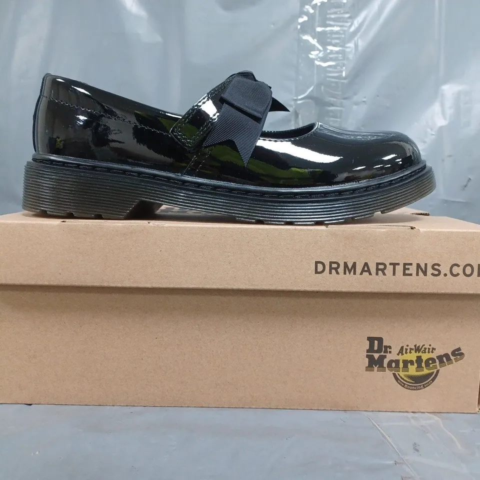 BOXED PAIR OF DR MARTENS MACCY II Y SHOES IN GLOSSY BLACK SIZE UK 4