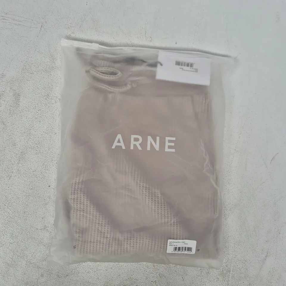 BAGGED ARNE WAFFLE RELAXED SHORTS IN STONE SIZE LARGE