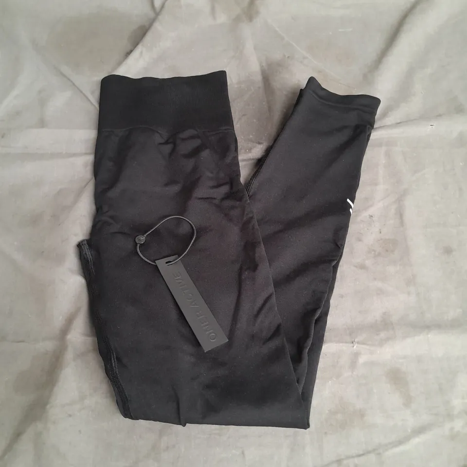 ONER ACTIVE EFFORTLESS SEAMLESS LEGGINGS IN BLACK SIZE M