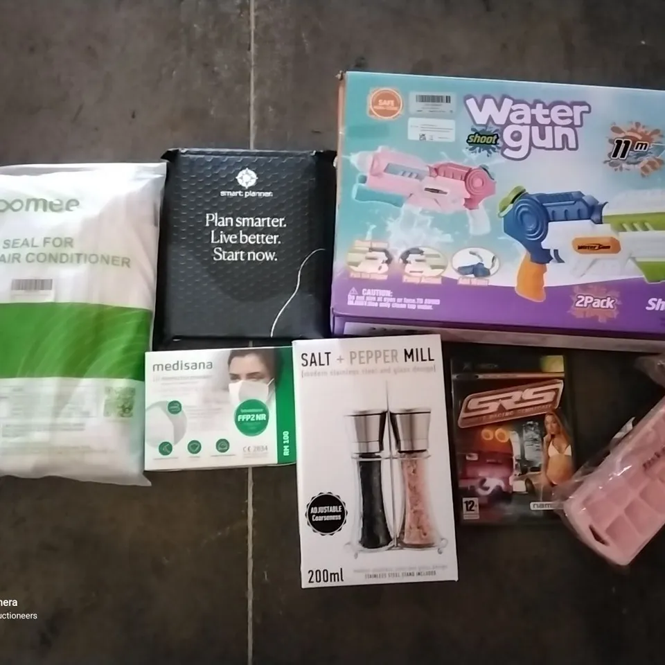 PALLET OF ASSORTED ITEMS INCLUDING WATER GUN, SMART PLANNER, FACE MASKS, SALT + PEPPER MILL, ICE CUBE TRAY, STREET RACING SYNDICATE FOR XBOX