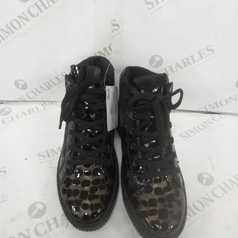BOXED RIEKER ANTISTRESS TRAINER BOOT WITH SIDE ZIP BLACK MULTI SIZE 5