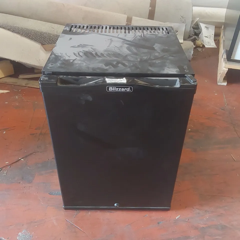 BLIZZARD BMB40 40L SINGLE SOLID DOOR MINI BAR FRIDGE