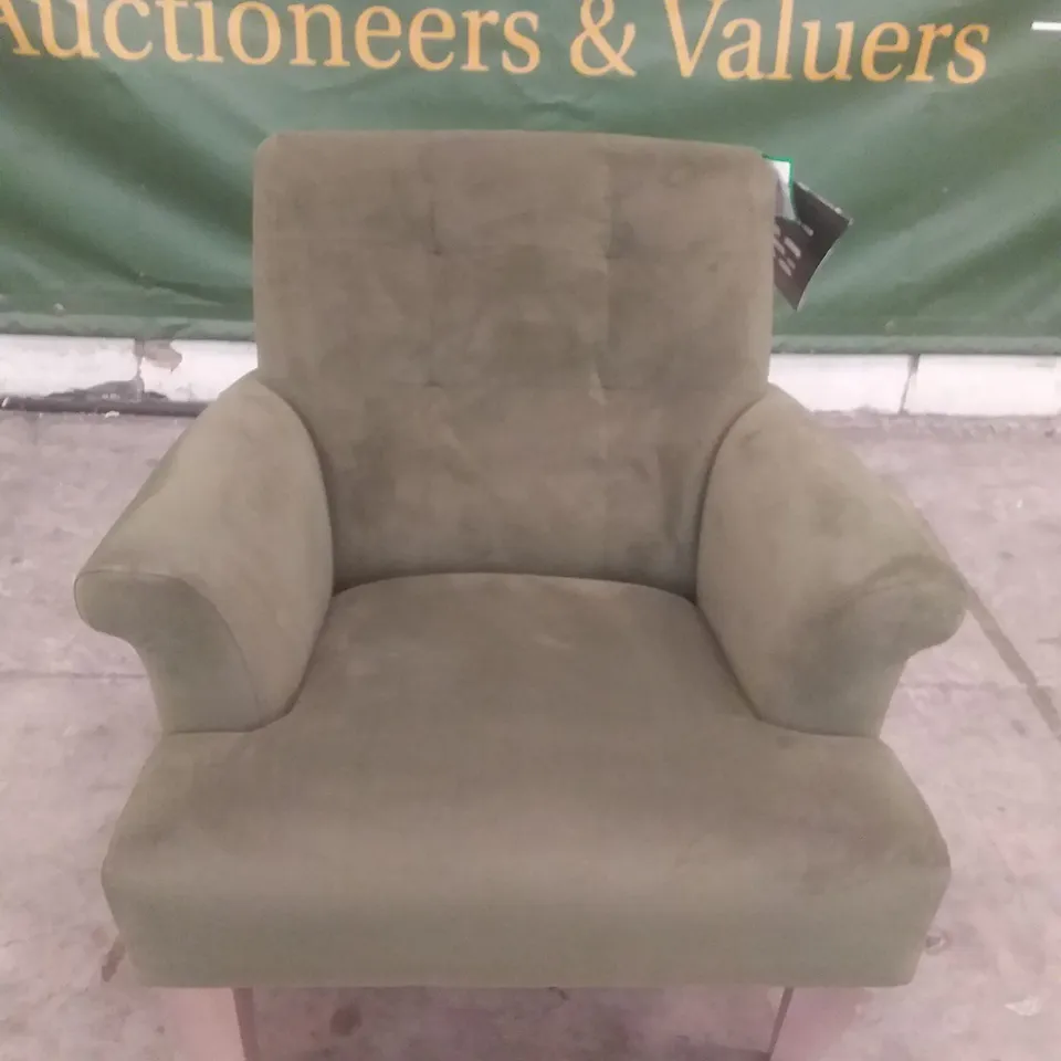QUALITY BRITISH DESIGNER LOUNGE CO. EASY CHAIR GREEN PLUSH FABRIC 
