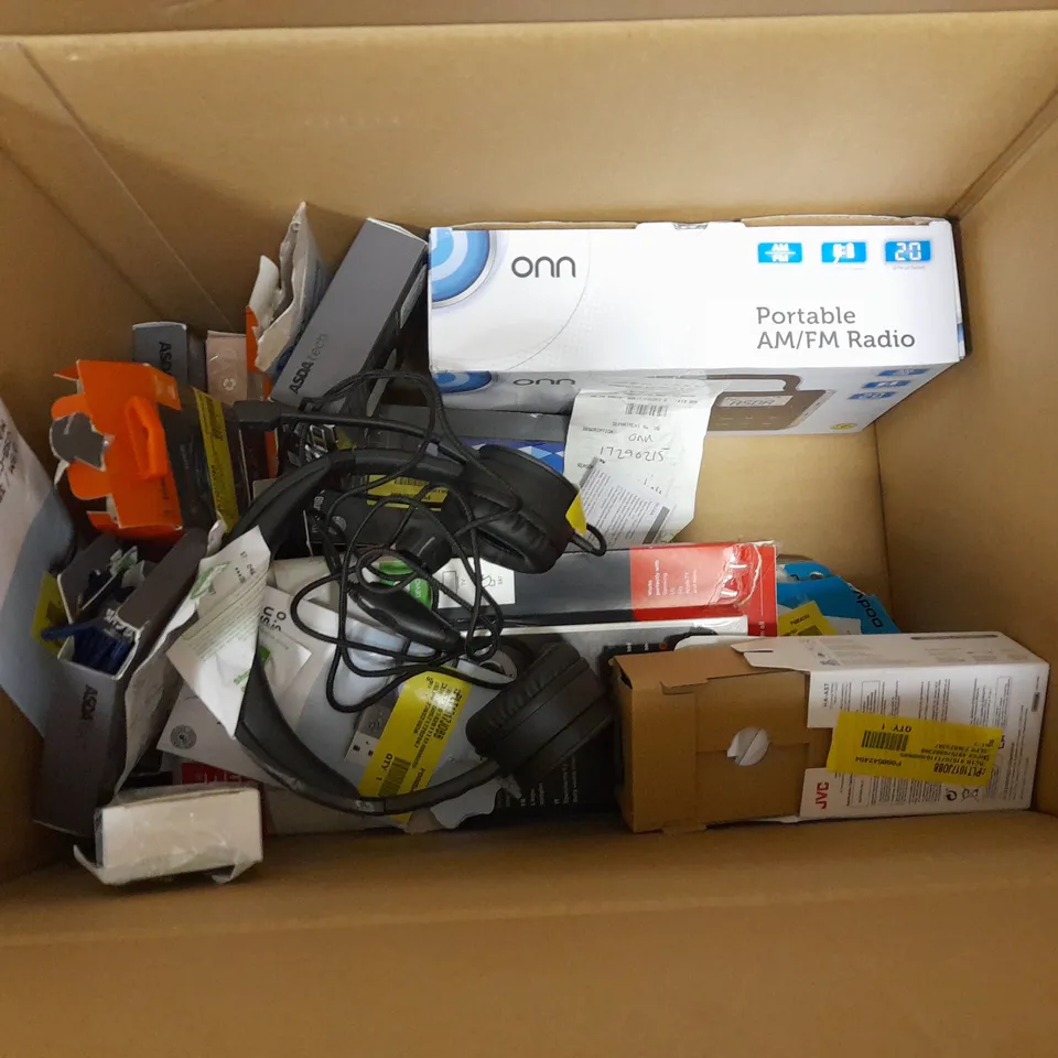 BOX OF APPROX 15 ITEMS TO INCLUDE ASDA TECH PORTABLE RADIO, ASDA TECH WIRED HEADPHONES, BLACKWEB USB WEBCAM