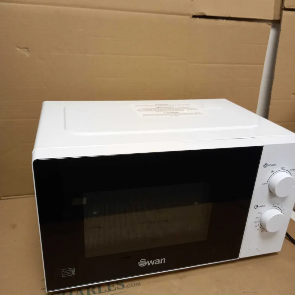 SWAN 700W MANUAL MICROWAVE RRP £108