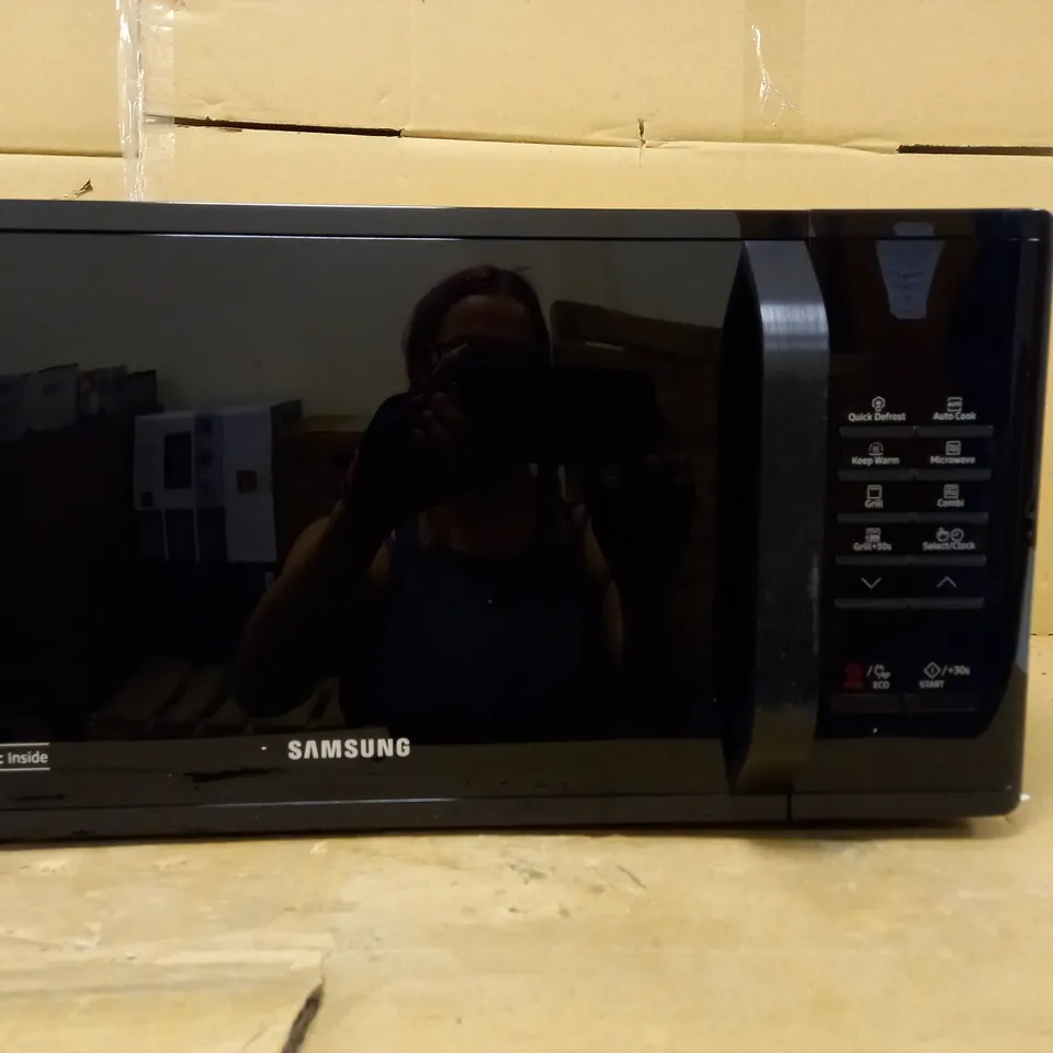 SAMSUNG MICROWAVE OVEN, 23 LITRE, BLACK WITH CERAMIC LINING