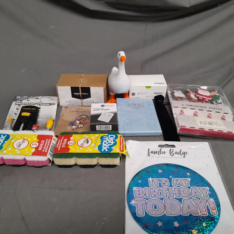 BOX OF ASSORTED HOUSEHOLD ITEMS TO INCLUDE SPONGES, MONSTER HOOK AND WINDOW ALERT ALARM
