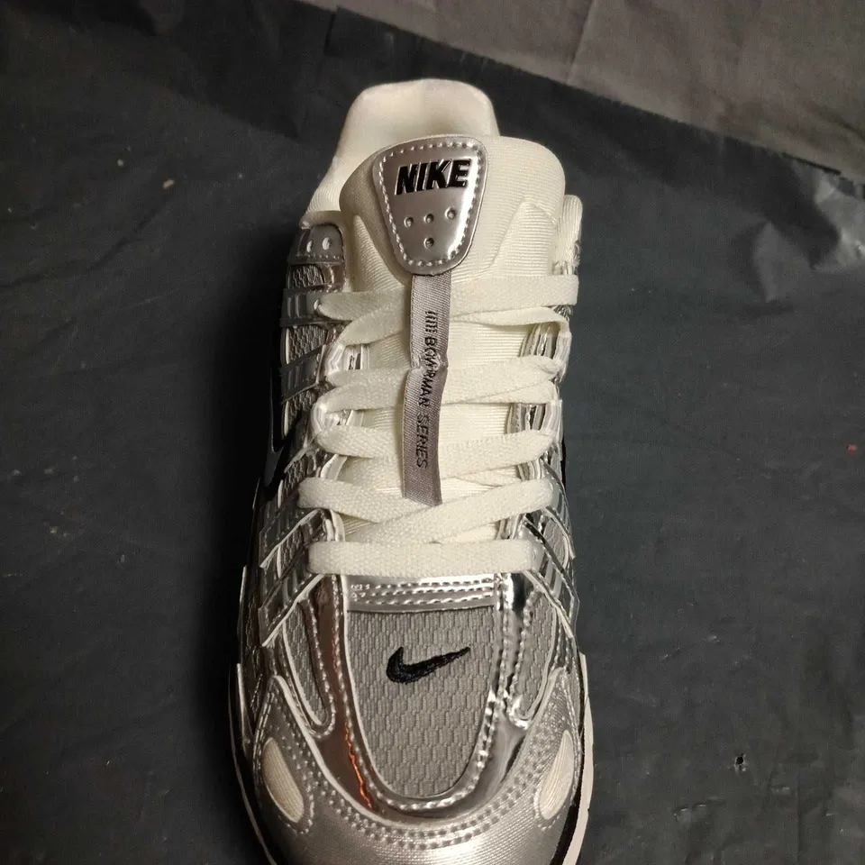 UNBOXED PAIR OF NIKE TRAINERS – UK SIZE 5.5