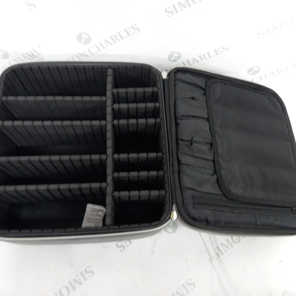 TILI VELVET QUILTED MAKE-UP ORGANISER LARGE VANITY CASE - GREY