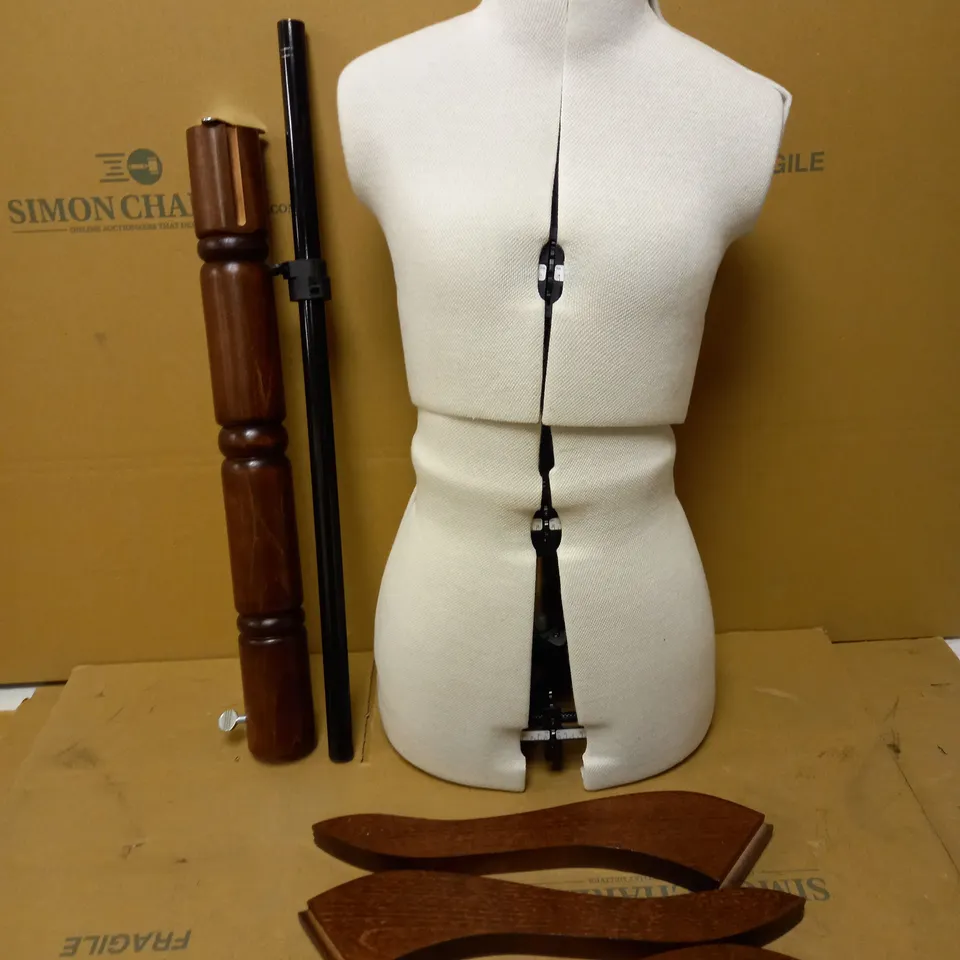 ADJUSTOFORM LADY VALET DRESS FORM