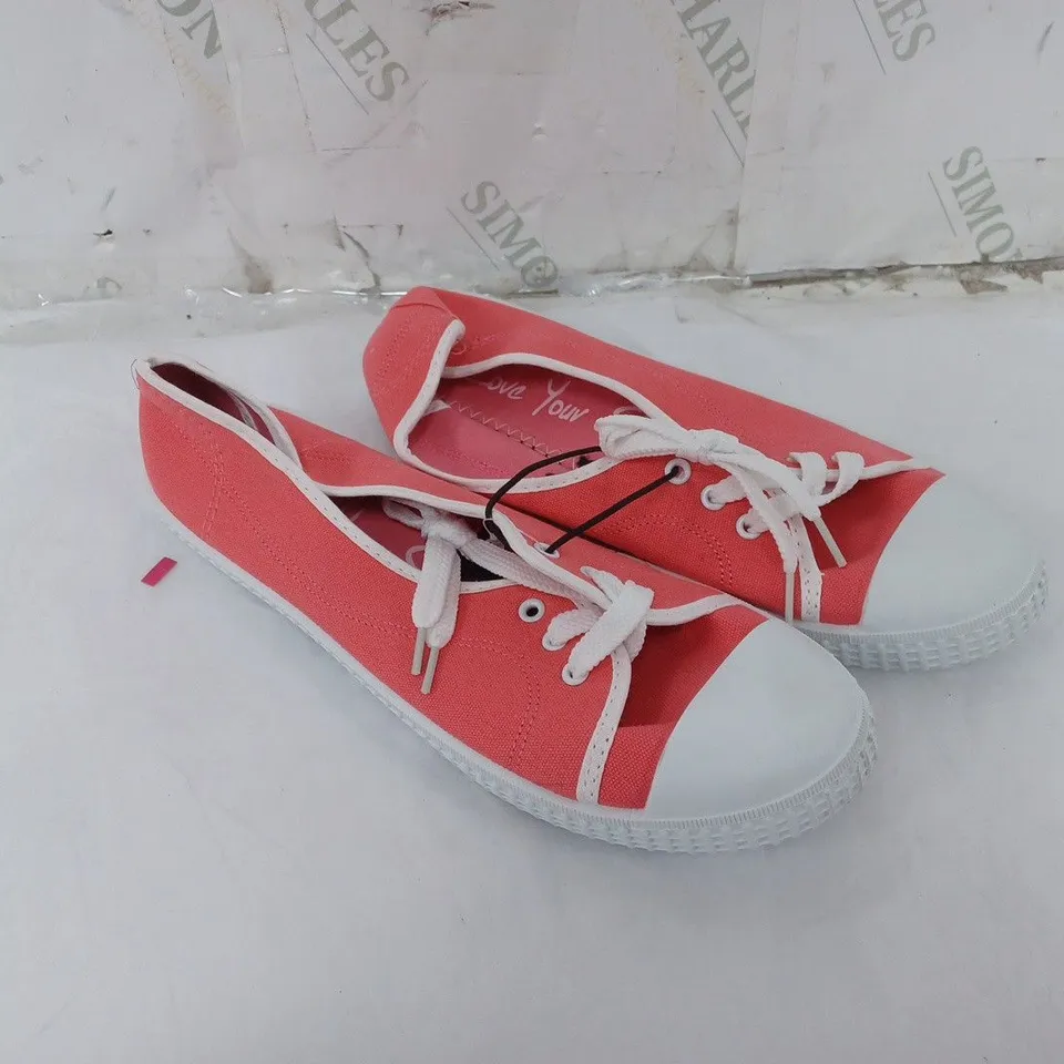 APPROXIMATELY 15 PAIRS OF BAGGED GEORGE LOVE YOUR SHOES PINK PUMPS IN VARIOUS SIZES 