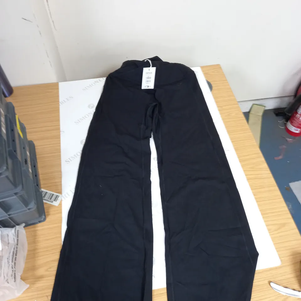 GYMSHARK FLARED BLACK LEGGINGS SIZE LARGE