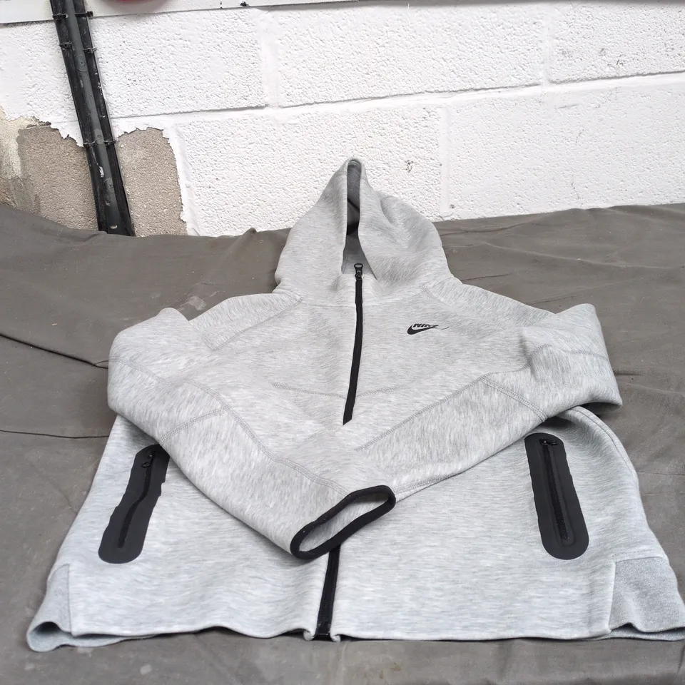 NIKE YOUTH XL GREY ZIP UP HOODIE