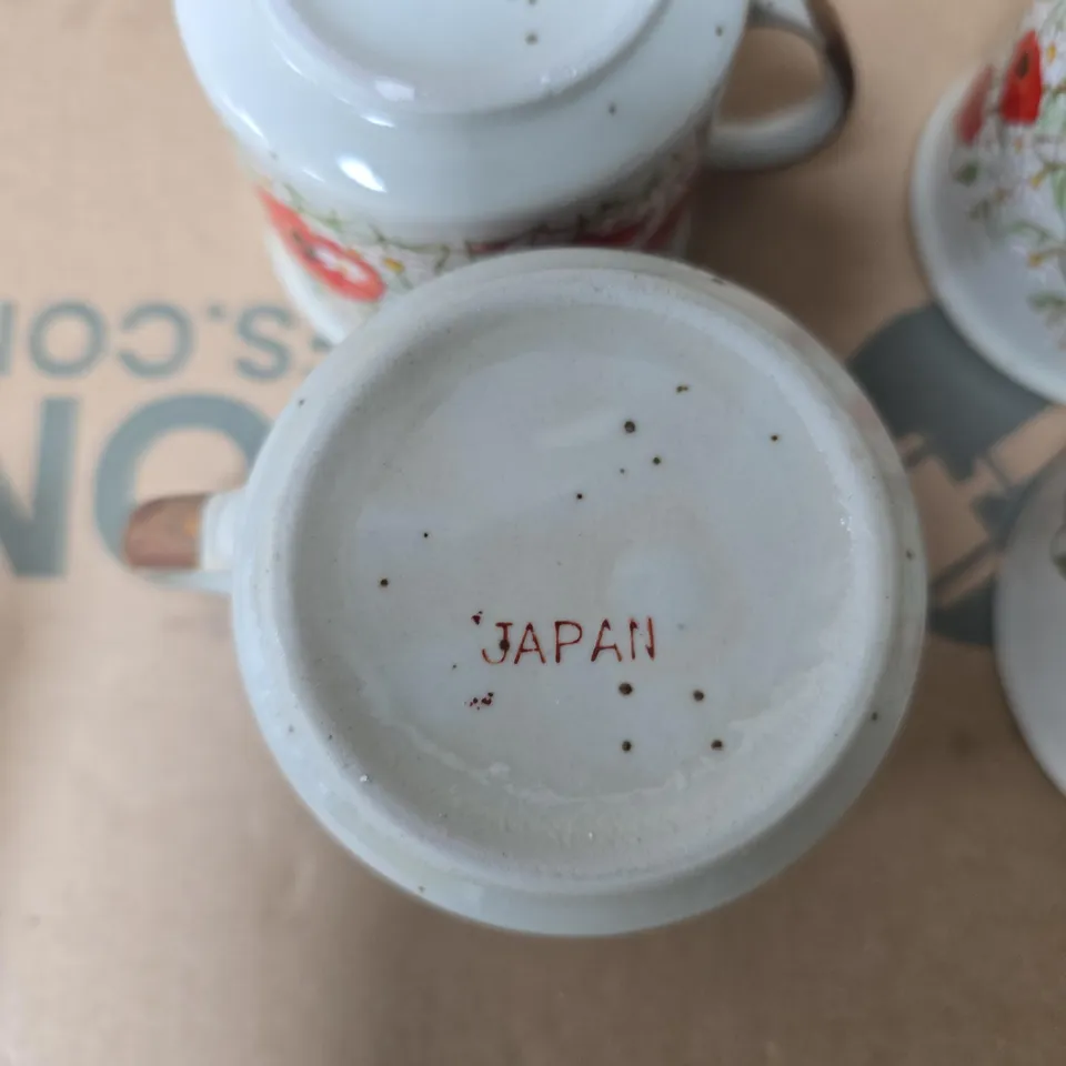SET OF 4 JAPANESE PORCELAIN ITEMS WITH RED FLORAL PATTERN