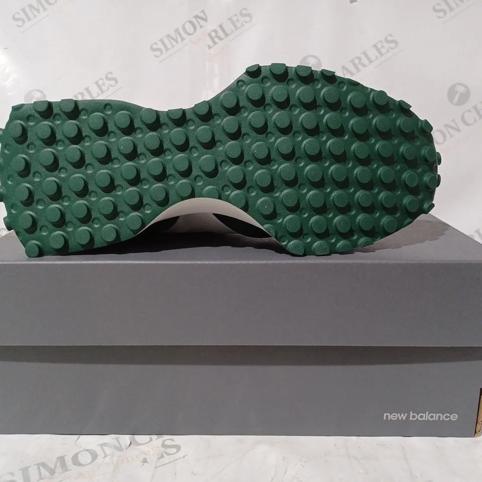BOXED PAIR OF NEW BALANCE SHOES IN WHITE/GREEN UK SIZE 9