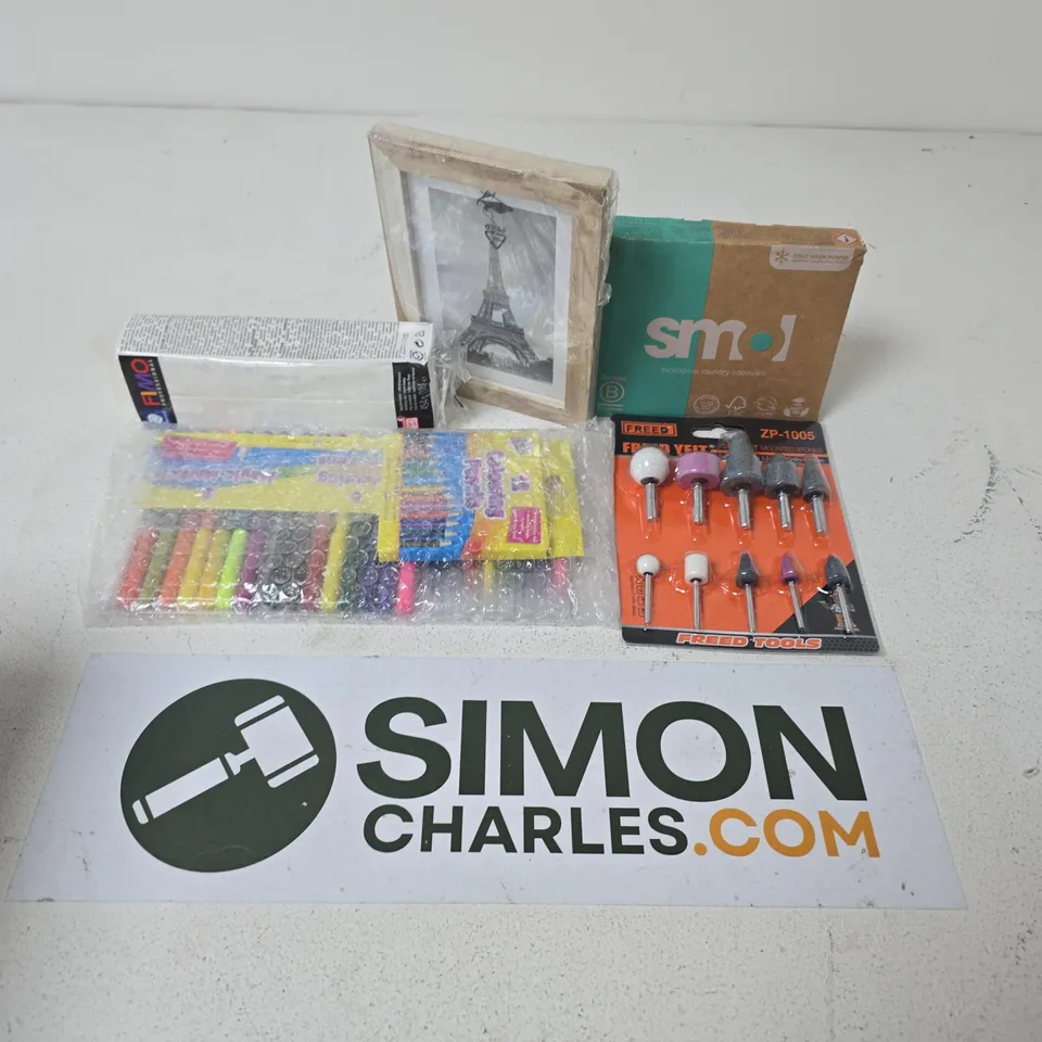 APPROXIMATELY 12 ASSORTED HOUSEHOLD ITEMS TO INCLUDE FREED YEIT 10PC MOUNTED STONES, SMOL LAUNDRY CAPSULES, FIMO MODELLING CLAY, ETC