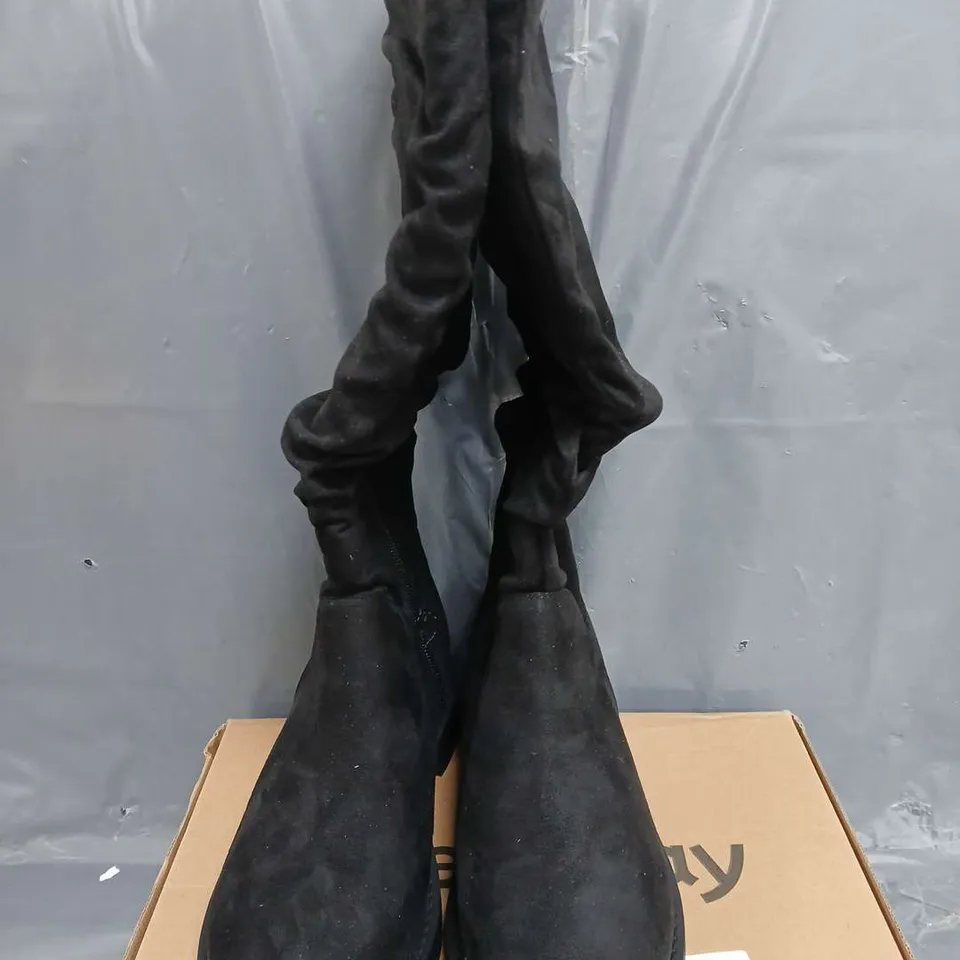 EXTRA WIDE FIT COMFORT SLOUCH KNEE BOOT WITH WIDER FITTING CALF - BLACK - SIZE 5