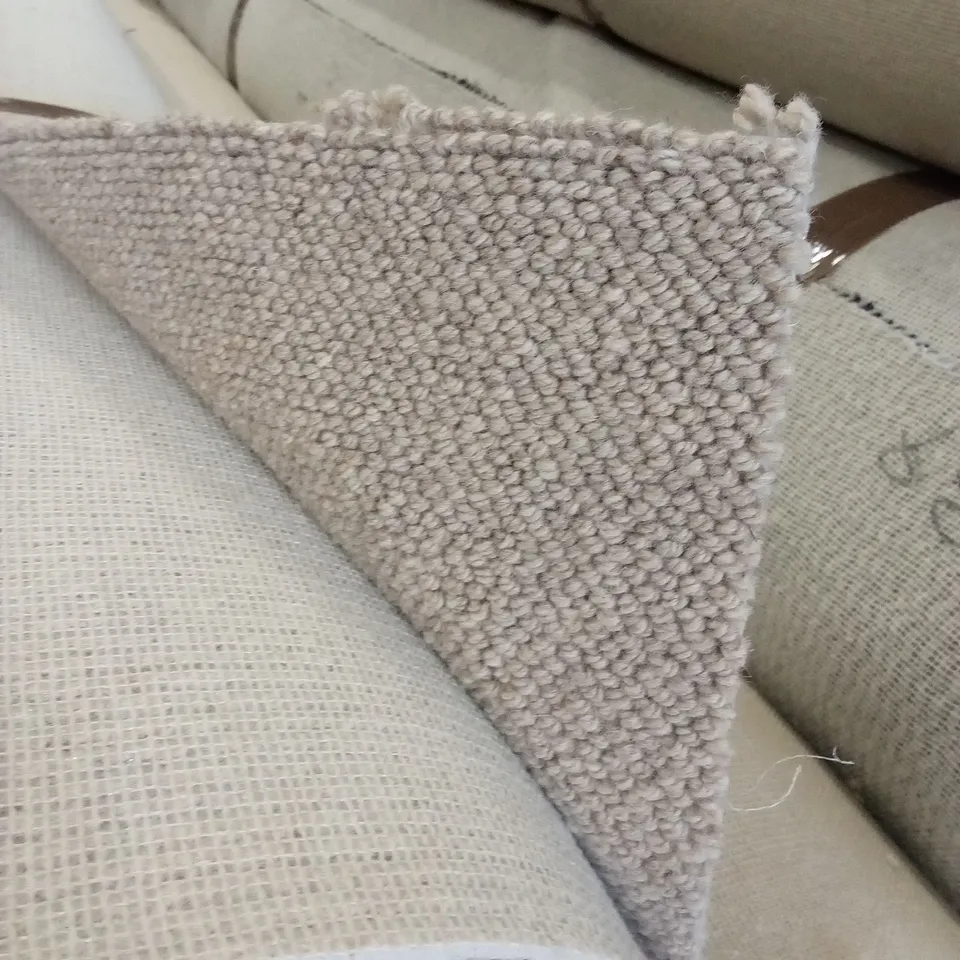 ROLL OF QUALITY BEACHCOMBER BARNACLE CARPET // APPROX SIZE: 6.5 x 4m