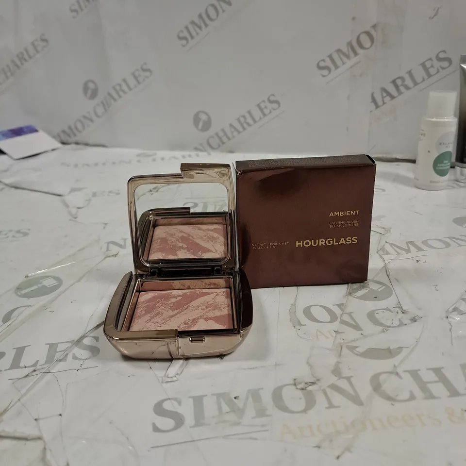 AMBIENT HOURGLASS LIGHTING BLUSH