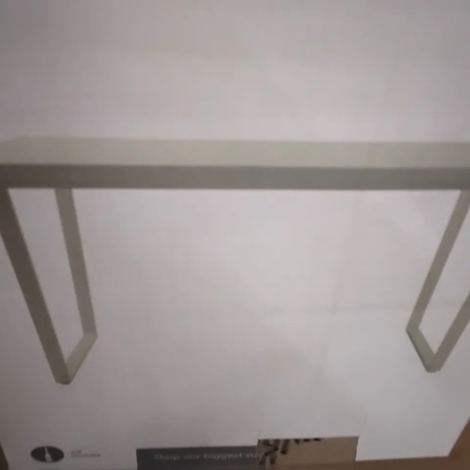 BOXED VIXEN DINING TABLE WHITE 