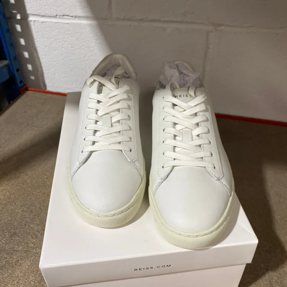 BOXED PAIR OF REISS BELLA WHITE SHOES SIZE 40