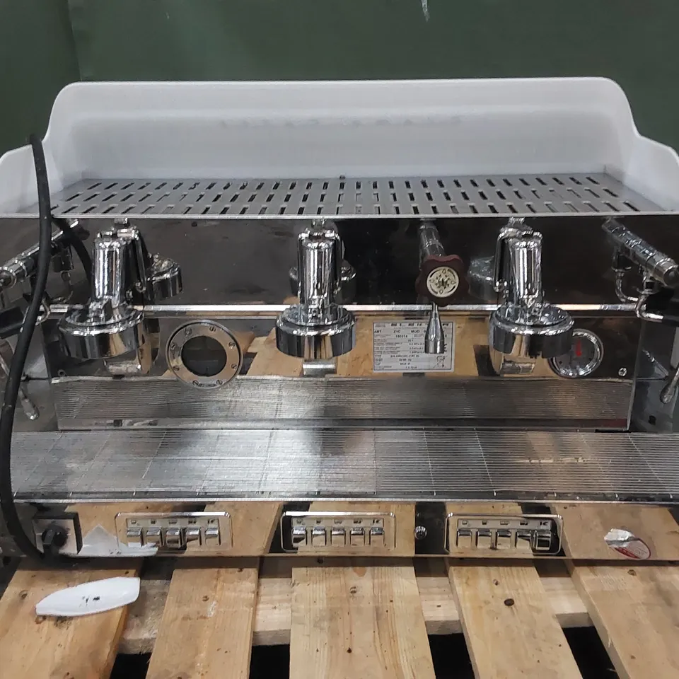 ELEKTRA BARLUME 3GR 3-GROUP AUTO ESPRESSO COFFEE MACHINE 