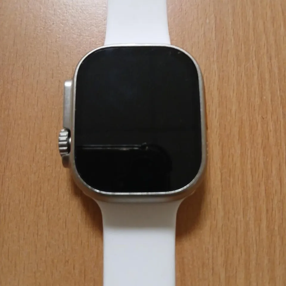 SMART WATCH WITH WHITE SPORT BAND – TITANIUM/CERAMIC CASE 