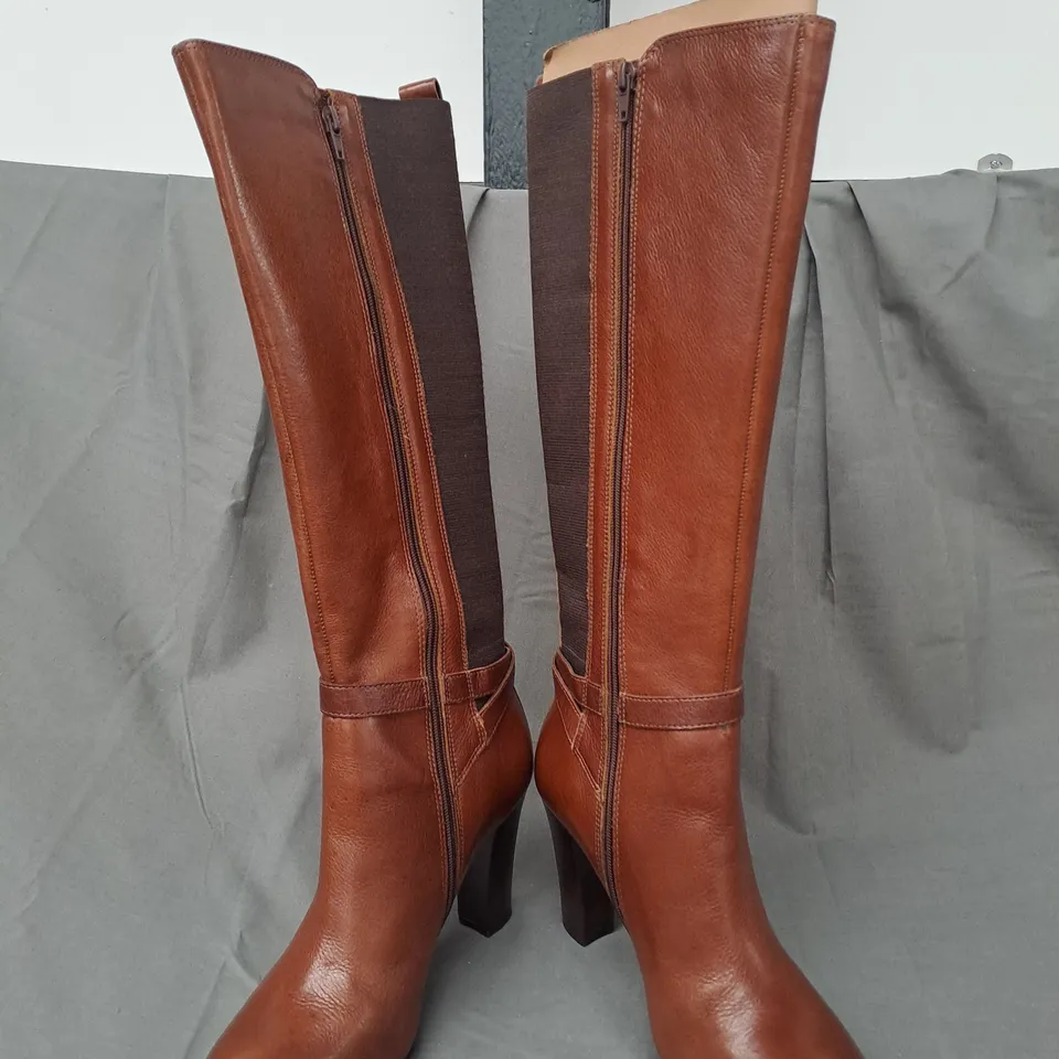BOXED PAIR OF DUNE LONDON 511 SAREENA HEELED KNEE-HIGH BOOTS IN TAN SIZE 8