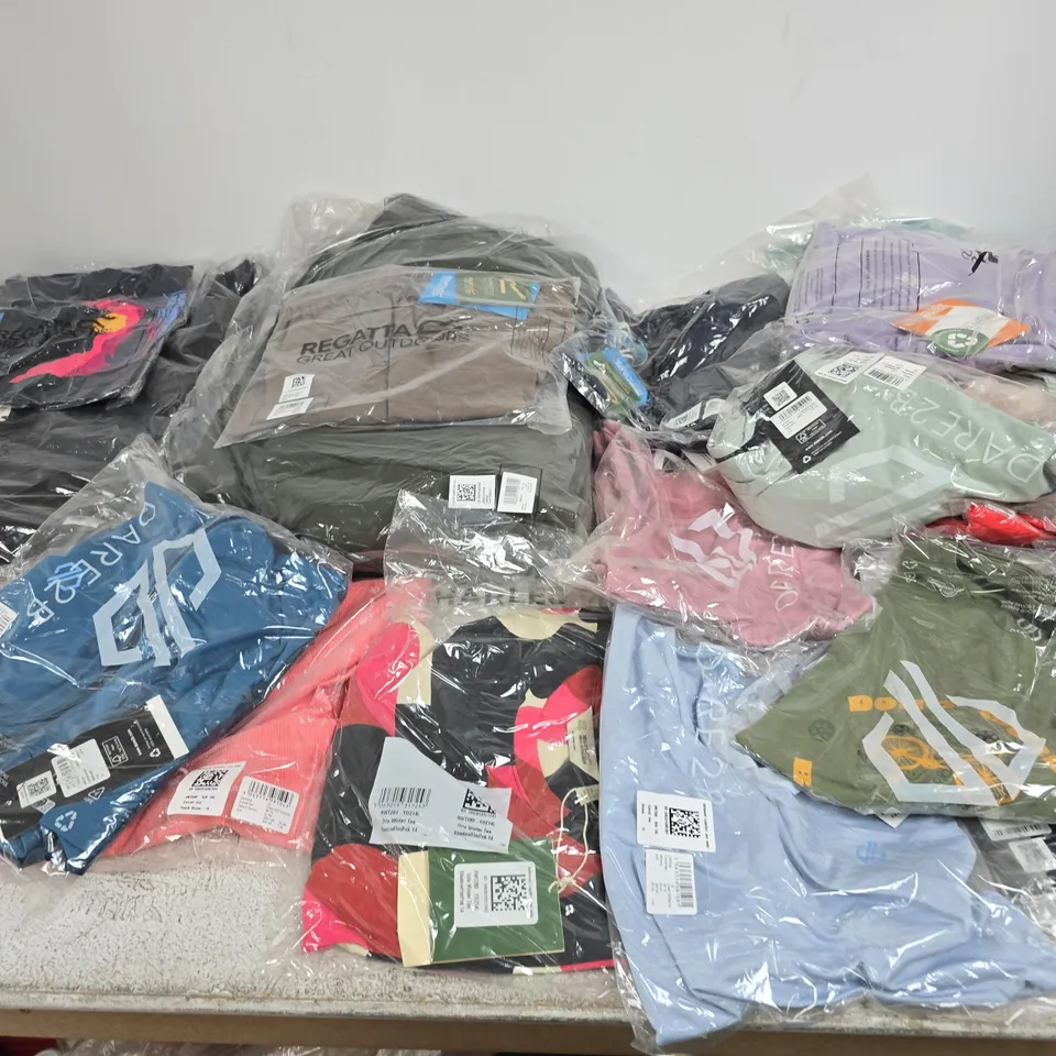APPROXIMATELY 64 ASSORTED BRAND NEW REGATTA CLOTHING ITEMS IN VARIOUS SIZES, STYLES & COLOURS