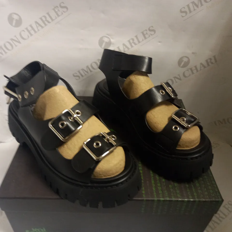 KOI VEGAN TRANTOR GLADIATOR SANDALS - BLACK SIZE 4