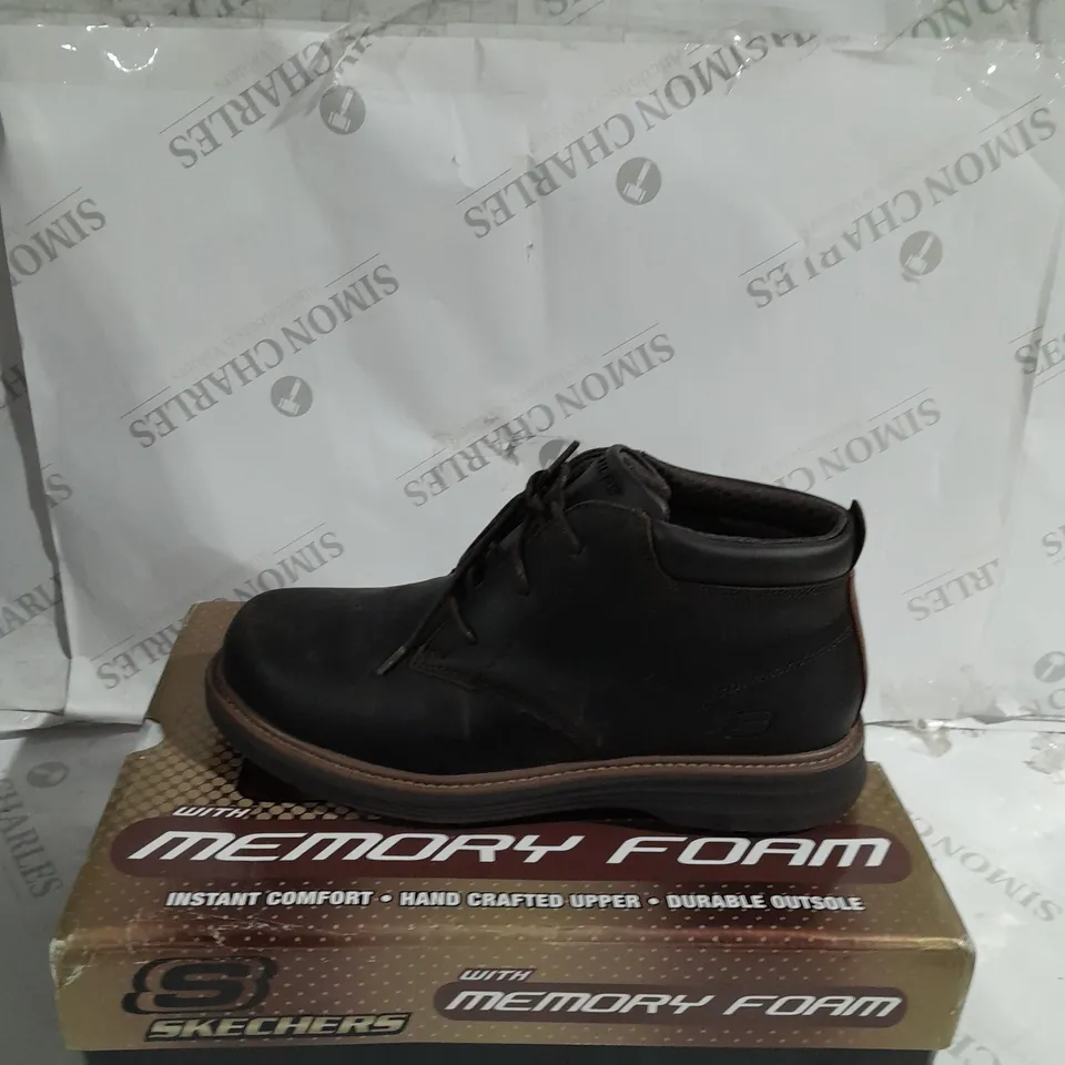 BOXED PAIR OF SKECHERS LEATHER BOOTS IN CHOCOLATE SIZE 8