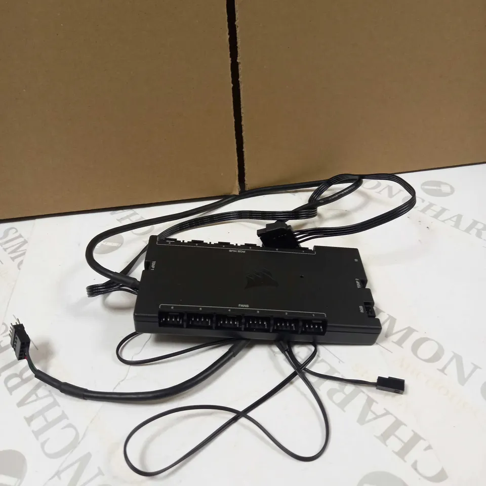 CORSAIR ICUE COMMANDER CORE XT, DIGITAL FAN SPEED AND RGB LIGHTING CONTROLLER