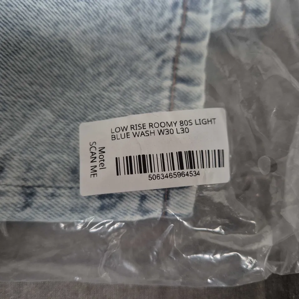 BAGGED MOTEL LOW RISE ROOMY JEANS – LIGHT BLUE WASH, W30 L30 (UK 10)
