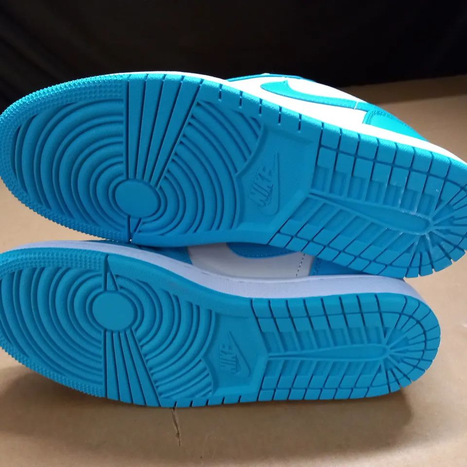 PAIR OF NIKE JORDAN TRAINERS IN BLUE/WHITE - UK 6