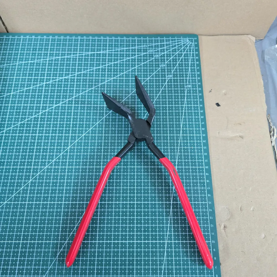 TOTE OF APPROXIMATELY 15 ASSORTED ITEMS TO INCLUDE:  HAND TOOL