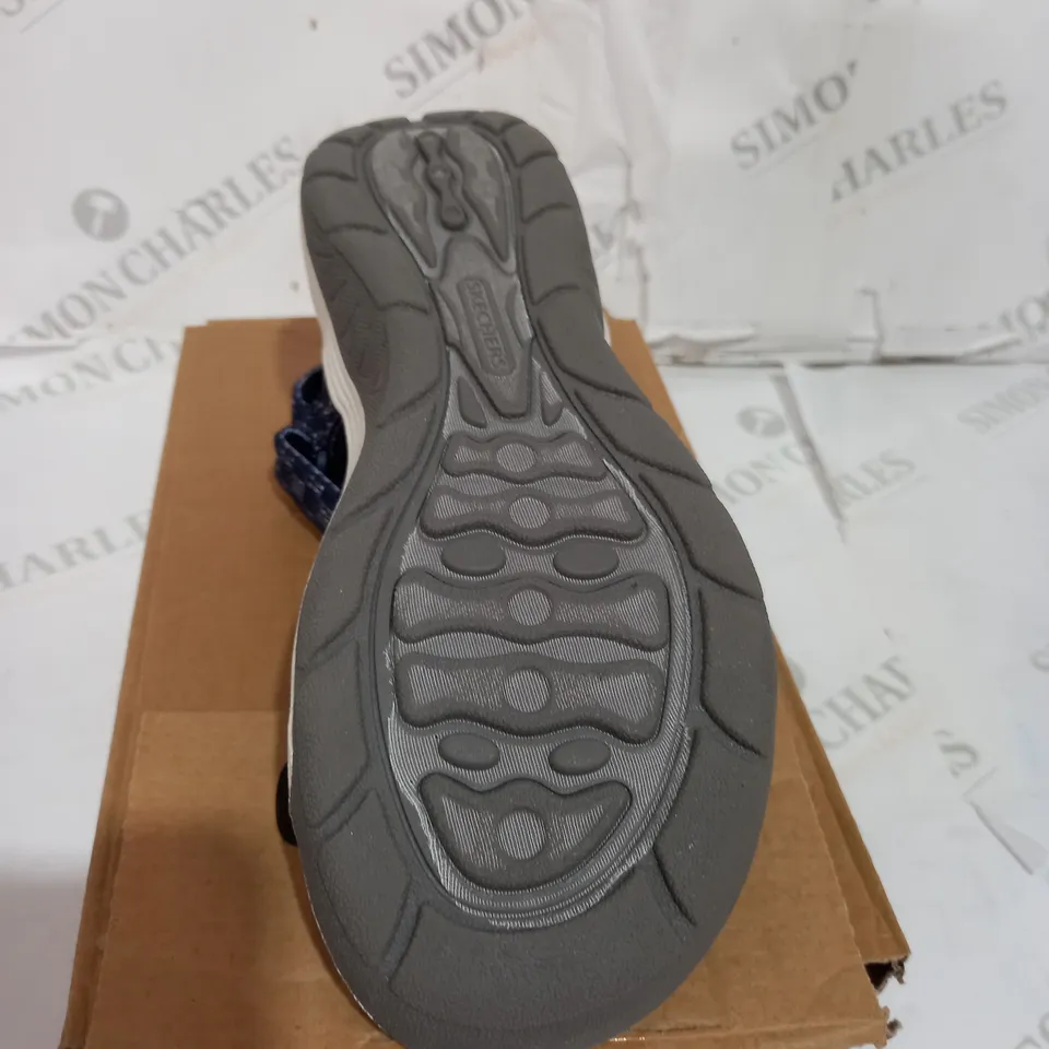 SKECHERS ARCH COMFORT NAVY SANDALS SIZE UNSPECIFIED 