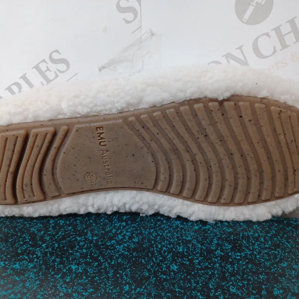 PAIR OF EMU AUSTRALIA "MIRA" TEDDY SLIPPERS IN NATURAL - SIZE 4