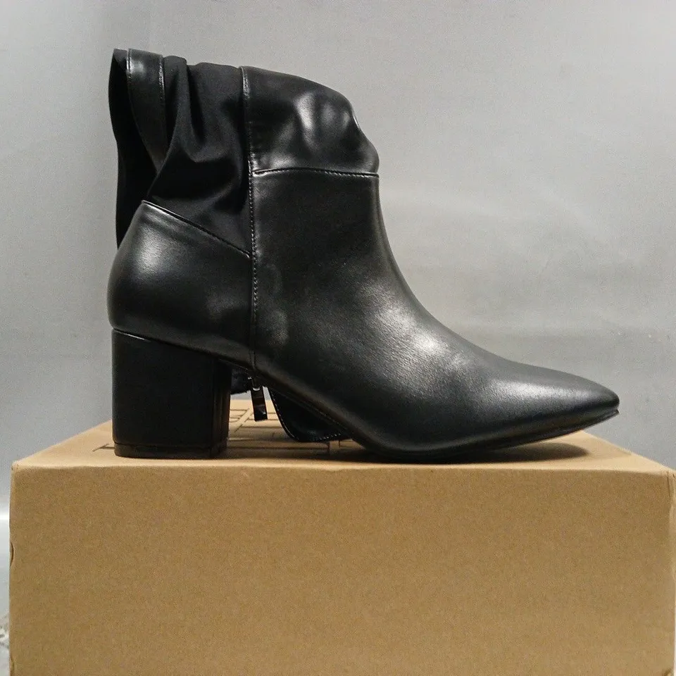 BOXED PAIR OF WHERE'S THAT FROM BLOCK HEEL KNEE-HIGH BOOTS IN BLACK SIZE UK 7