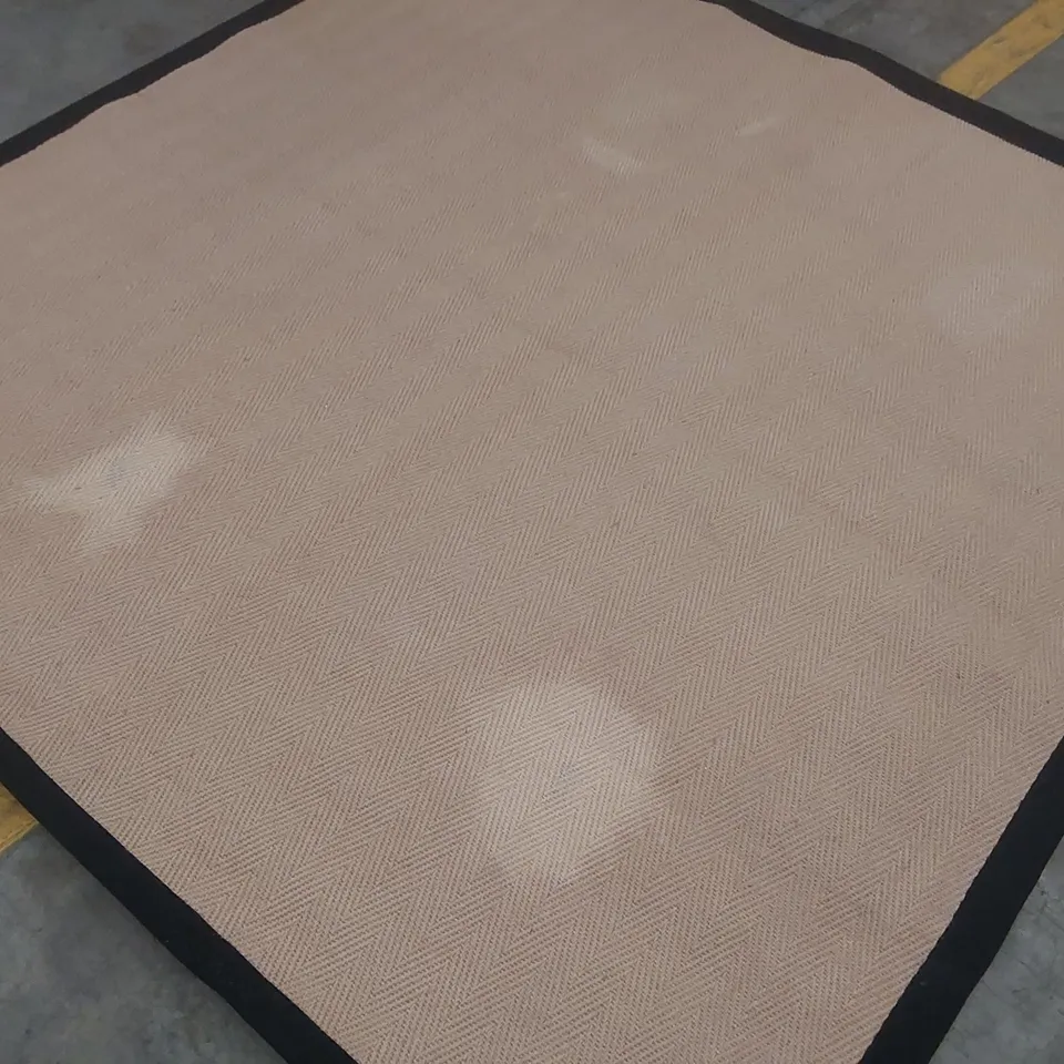 QUALITY DESIGNER AREA RUG - APPROXIMATELY 200 x 200cm