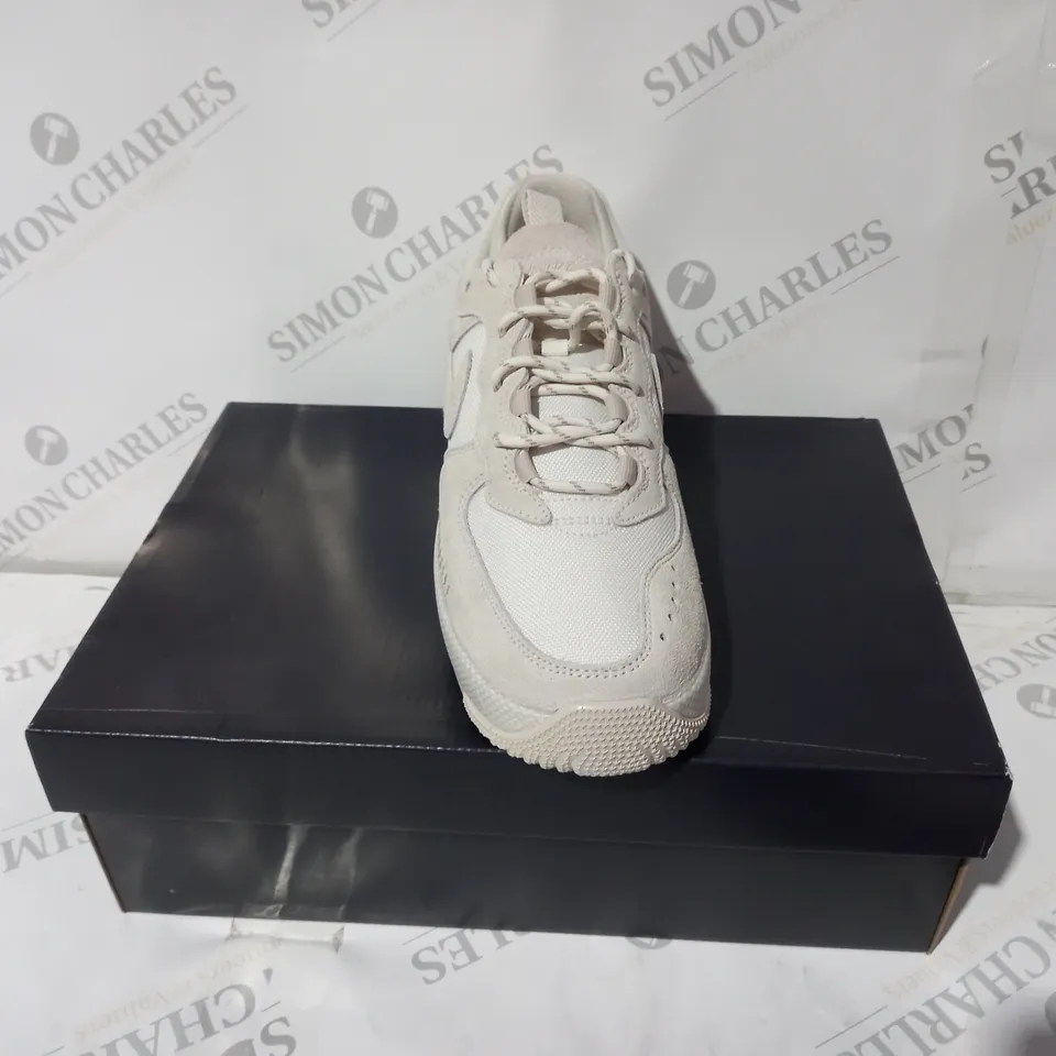 NIKE AIR FORCE 1 WILD SIZE 6.5