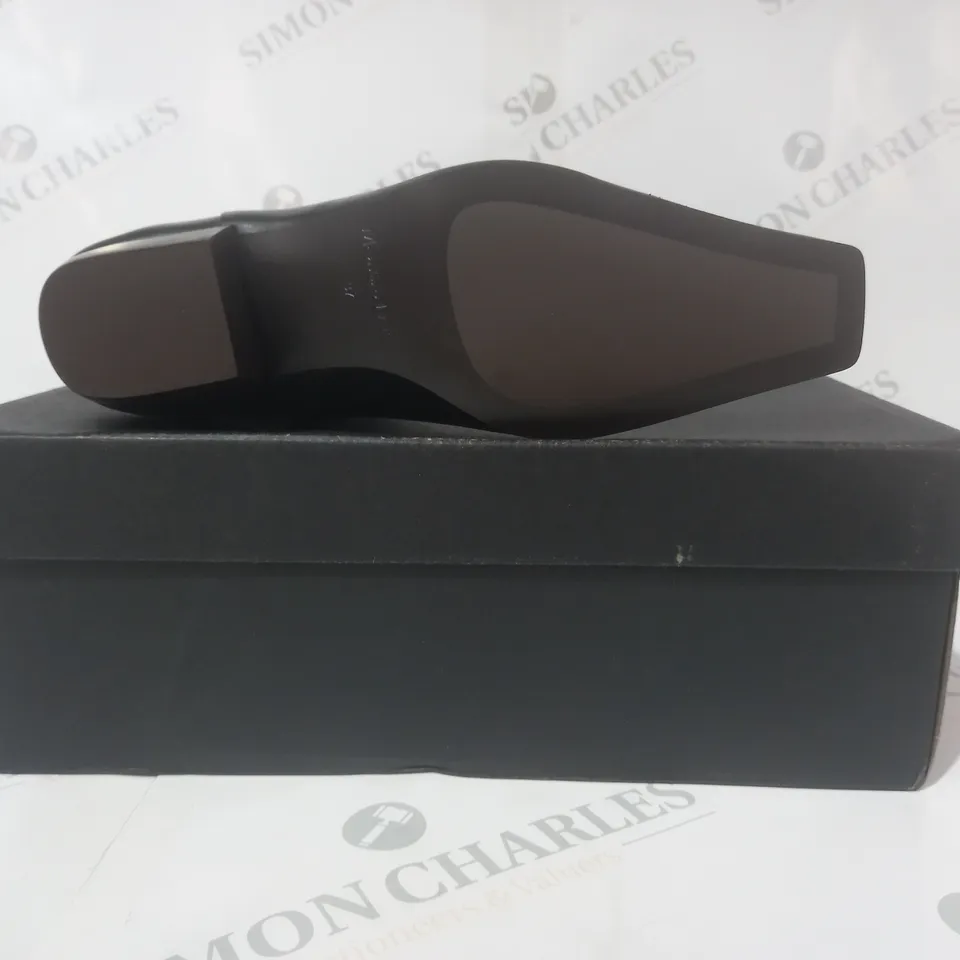 BOXED PAIR OF MASSIMO DUTTI ANKLE BOOTS IN BLACK EU SIZE 37