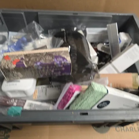 APPROXIMATELY 15 ASSORTED HEALTH & BEAUTY PRODUCTS