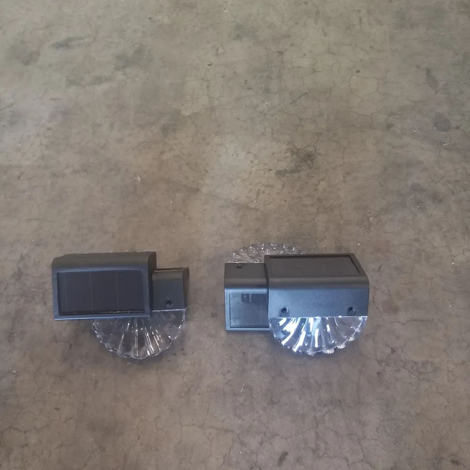 TWO SETS OF 4 LED SOLAR RAILING LIGHTS