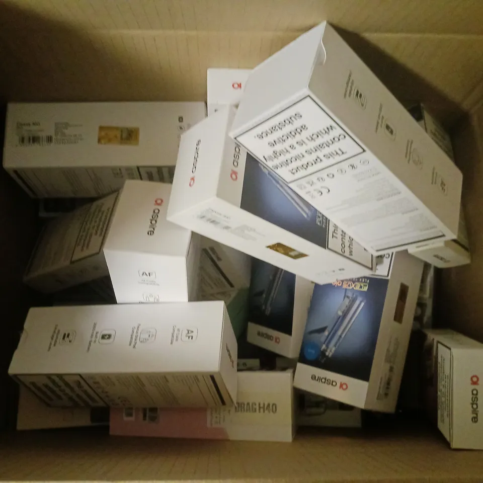APPROXIMATELY 20 VAPES & E-CIGARETTES TO INCLUDE ASPIRE GOTEK, LOST VAPE URSA NANO 2, ASPIRE FLEXUS, ETC