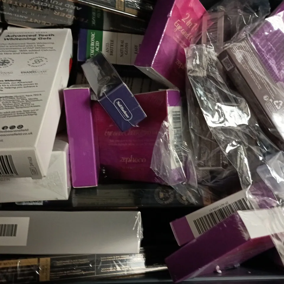 APPROXIMATELY 20 ASSORTED COSMETIC ITEMS TO INCLUDE ZEPHOCO, ORANGE, ETC - COLLECTION ONLY