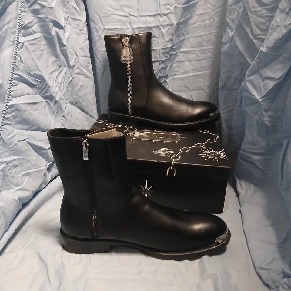 BOXED KOI REGICIDE MENS ZIP UP BOOTS IN BLACK - UK 12