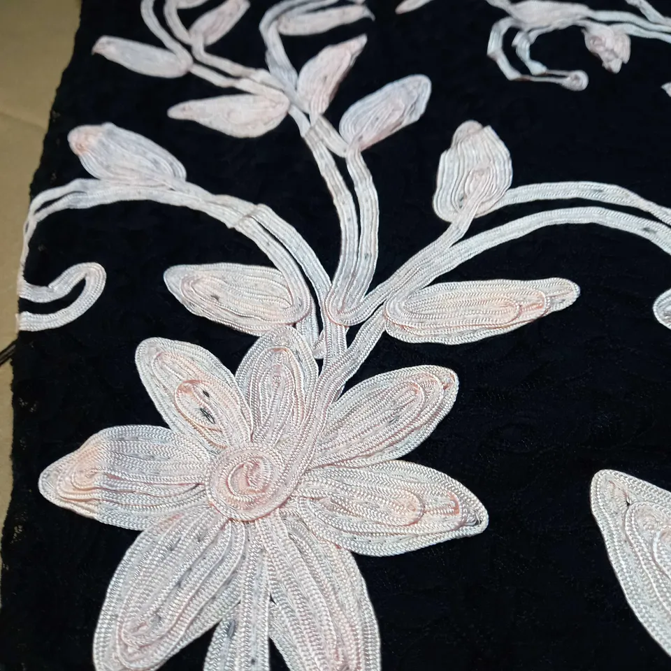 ROMAN BLACK/PINK TEXTURED FLORAL EVENING DRESS - SIZE 16