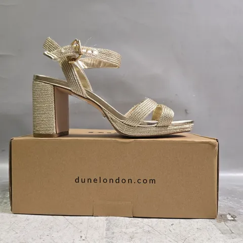 BOXED PAIR OF DUNE LONDON 392 MANIFES OPEN TOE BLOCK HEEL SANDALS IN METALLIC GOLD SIZE 5