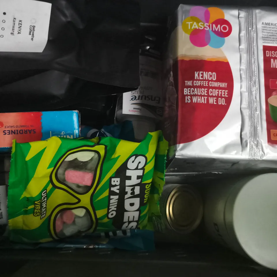 APPROXIMATELY 10 ASSORTED FOOD AND DRINK ITEMS TO INCLUDE KRABBY PATTIES, DAIRY MILK, MILKYBAR, ETC